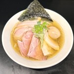 271166964 - 【限定】地鶏そば 白醤油
                      ・上(肉増し)
                      ・地鶏煮卵