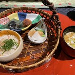追分屋旅館 - 炊き込みご飯とお味噌汁