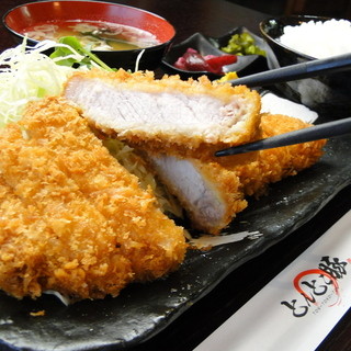 茨城県産山西牧場のブランド豚【三右衛門】使用！