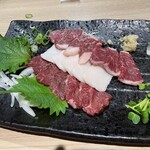 波津馬 - 馬刺し三種（少し食べて減っています）