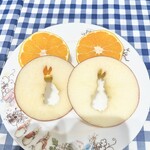 ピーターラビットカフェ 横浜ハンマーヘッド店 - 果物もピーターラビット仕様(かわいい♡)