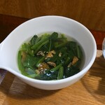 キッチン ブルー グローブ - ほうれん草スープのアップ