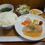 キッチン ブルー グローブ - カンパチポワレ　蟹フーレクと海老のジュ・ソース