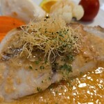 キッチン ブルー グローブ - カダイフは山盛り、この下に蟹フーレク？