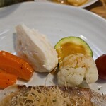 キッチン ブルー グローブ - 備え付け野菜のアップ