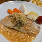 キッチン ブルー グローブ - 反対側から、蟹フーレクと海老のジュ・ソース