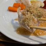 キッチン ブルー グローブ - カダイフを乗せて