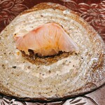 天ぷら たけうち - アカムツの昆布締めとヤリイカの模倣寿司