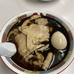 蜂屋 五条創業店 - 醤油チャーシュー麺、煮卵tp（¥1280） ラード多め