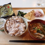 トーコーキッチン - イタリアンオムレツ 副菜二品、豚汁、ご飯  + 納豆 + 海苔