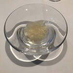 パトゥ - 根セロリのムース　食べるとトマトで後からセロリが爽やかにきます。塩味が効いていてスターターとしては最高です。するするっと。