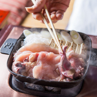 Please enjoy the exquisite "bird sukiyaki" that has been passed down since the Meiji era.