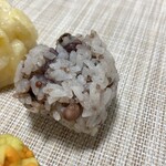 飴松 - 雑穀おはぎ。あんこは中にある