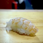 味楽寿司 - 皮目を炙った「梭子魚」・・脂がのり美味しい。