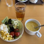 シャトレーゼカントリークラブ野辺山 レストラン - サラダバー ドリンクバー スープ付き 烏龍茶
