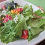 人と木 - サラダは、サラミ、ケッパー、茹で卵入り