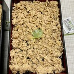 焼鳥 おみ乃 - そぼろ弁当