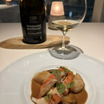 銀座 レストラン オザミ - オマール海老とホタテとセップ茸、レンズ豆とマデイラワインのソース、シャサーニュモンラッシェ　カイユレ