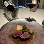 銀座 レストラン オザミ - 蝦夷鹿のロースト黒胡椒と赤ワインのソース、パゴド・ド・コス