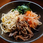 炭火焼肉 とみや - ナムル盛り合わせ