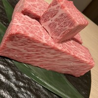 炭火和牛焼肉もうもう亭 広小路店 - スタッフが焼き、キッチンでお櫃に乗せて届きます