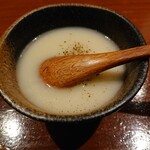 隠れ家愉膳 亥の子 - カリフラワーすり流しの付きだし