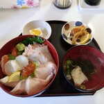 保田鮮魚店 - 海鮮丼（並盛）