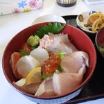 保田鮮魚店 - 海鮮丼（並盛）