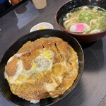 資さんうどん - カツとじ丼大盛りとミニうどんです。