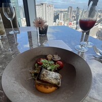 SINC BISTRO - 晴天の空かテーブルにも反射し天空のような空間に✨