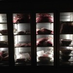 鉄板焼　宮地 - カウンターの向こうには熟成庫が！