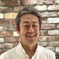 AKI NAGAO - シェフの長尾さんは「オーベルジュ・ドゥ・スズキ」、「シラノ・ドゥ・ベルジュラック」で修業後、渡仏しパリや南仏にて3年間修行、その後札幌にて2010年「aki nagao」をオープン。