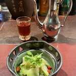 創作中華　縁 - 陳年紹興貴酒8年・フレッシュザーサイの浅漬けゴマ油和え