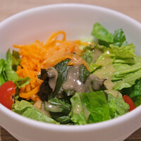 ゴドノフ東京 丸ビル店 - ガルブッツィーセット 2728円 のサラダ