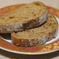 ゴドノフ東京 丸ビル店 - ガルブッツィーセット 2728円 の黒パン