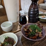 anyway やむなし - お通し、れんこんとナッツのきんぴら