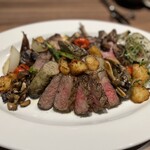 ロイヤルパインズホテル - お肉盛り合わせ(事前注文でビッフェとは別料金)