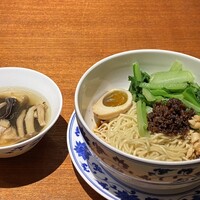 老四川 飄香小院 - 成都担々麺とスープ 老四川 飄香小院 - 成都担々麺とスープ