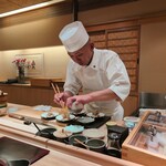 鮨みなと - 穴子白焼きにポン酢をかけてくれます。