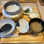とんかつ 和幸 - 釜炊きご飯　漬物　味噌汁