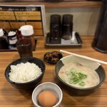 老虎苑 - かす汁定食@550円と生卵@50円