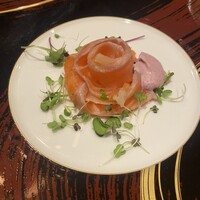 レストランアラスカ フェスティバルタワー - 前菜のノルウェーサーモンマリネが美しい
