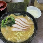 ラーメン 杉田家 - チャーシューメン中盛、ライス小
