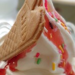 みずの森レストラン - むっちゃフツーのイチゴソース。スプレーチョコは、かえって食べた時に口に残るので、私はいらんかも。