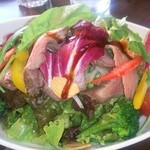 ペンギン カフェ - ローストビーフサラダ