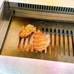 焼肉 花梨 - 上タン塩焼く