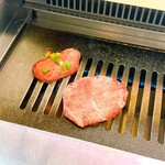 焼肉 花梨 - 上タン塩焼く