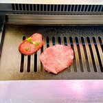 焼肉 花梨 - 上タン塩焼く