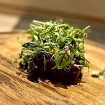 パルコ フィエラ - ⓮夏鹿の雌
      ～柔らかな雌鹿をレンベルガー種の葡萄（糖度20％）を煮詰めた旨味溢れるビンコットソースで頂きます。柔らかさはやはり雌鹿かな。