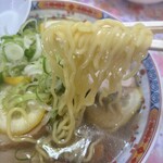 ラーメン 長さん - 麺は細めのゆる縮れ麺